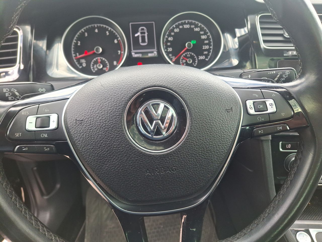 VOLKSWAGEN - 24