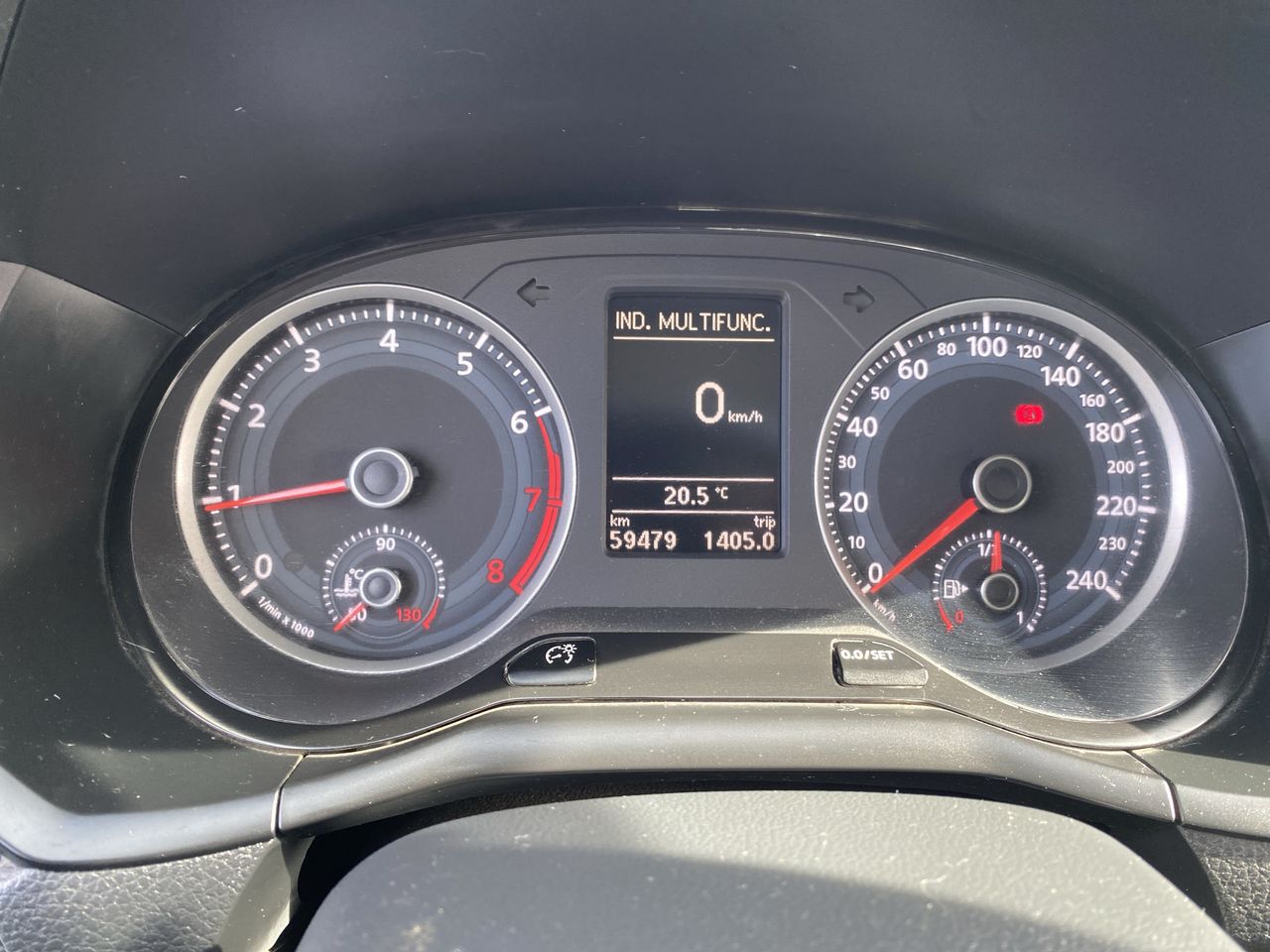 VOLKSWAGEN - 24