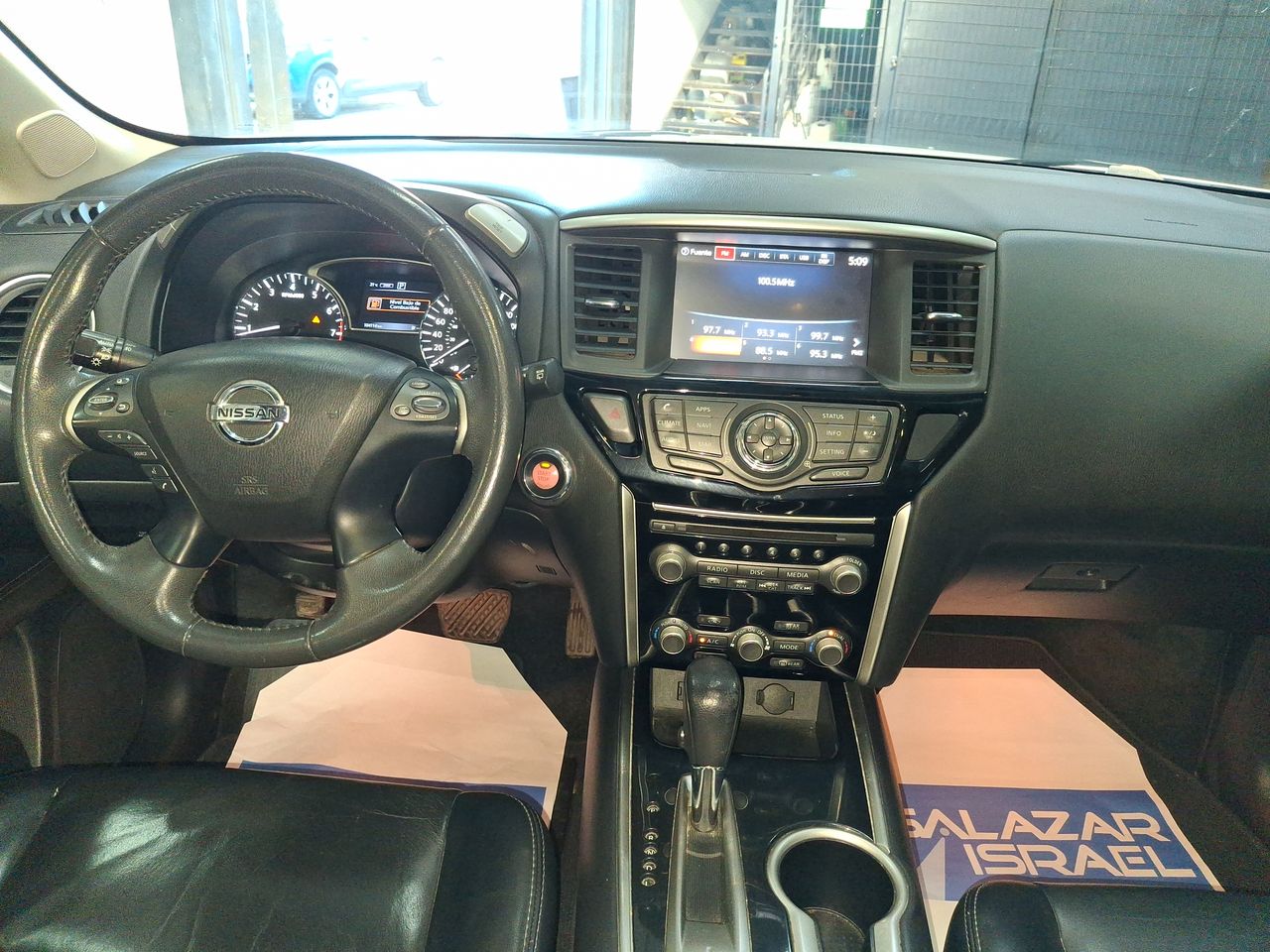 NISSAN - 33