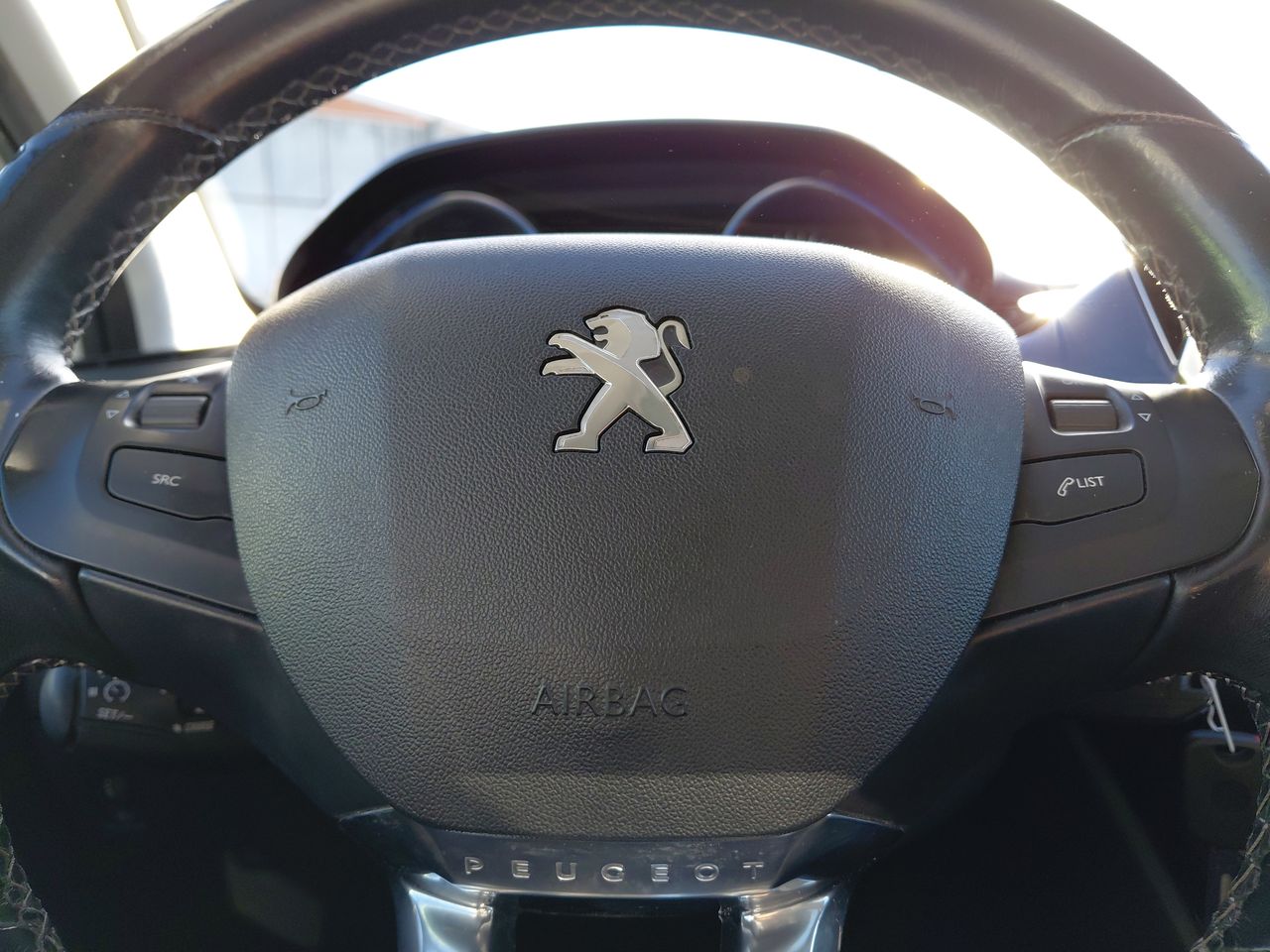 Peugeot 2008 — foto 25 de 32