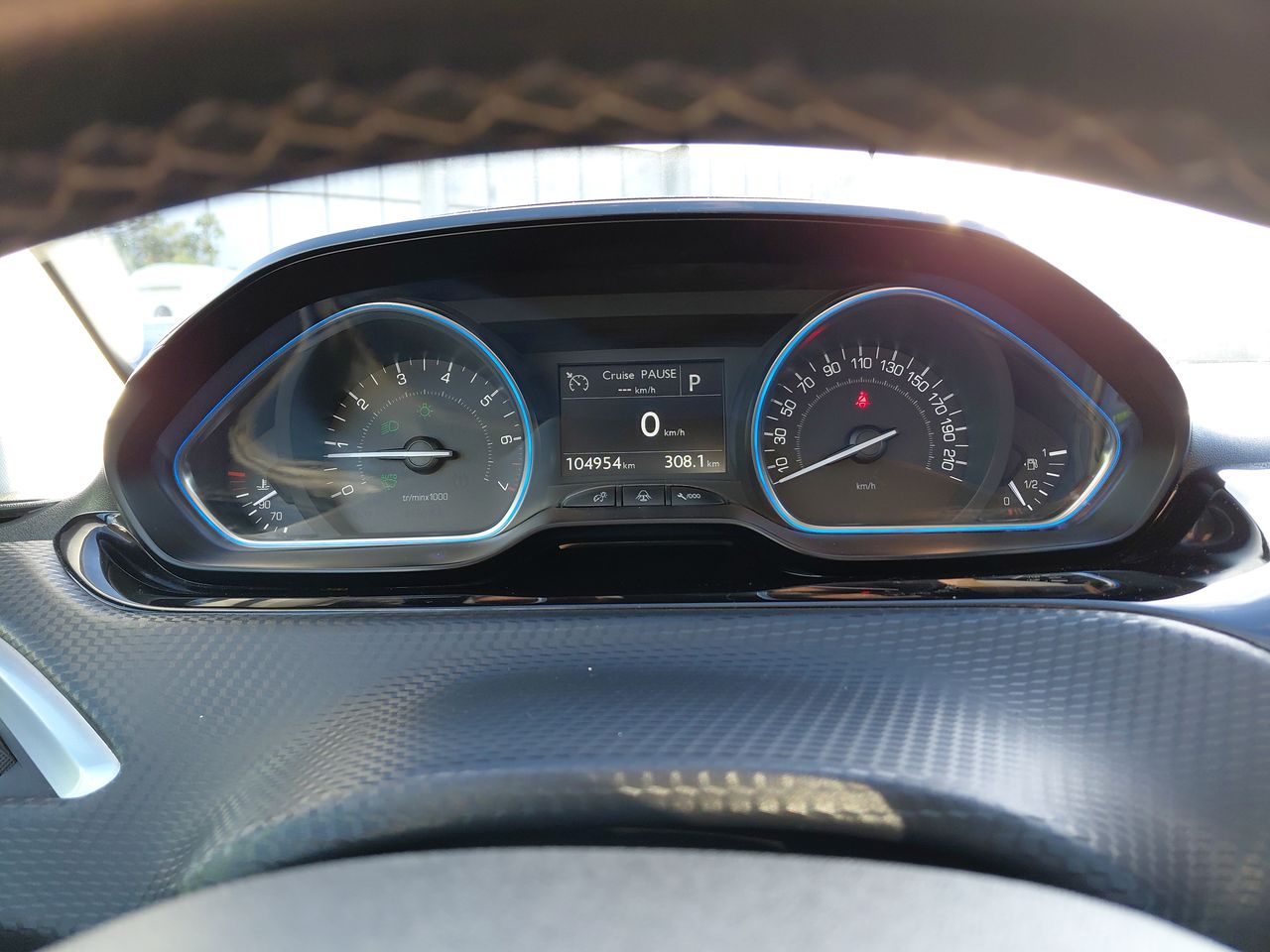 Peugeot 2008 — foto 26 de 32