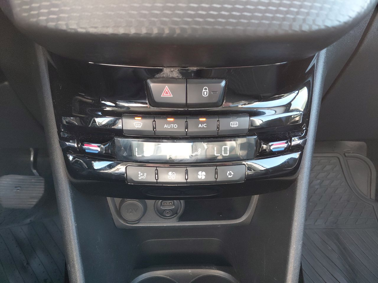 Peugeot 2008 — foto 29 de 32