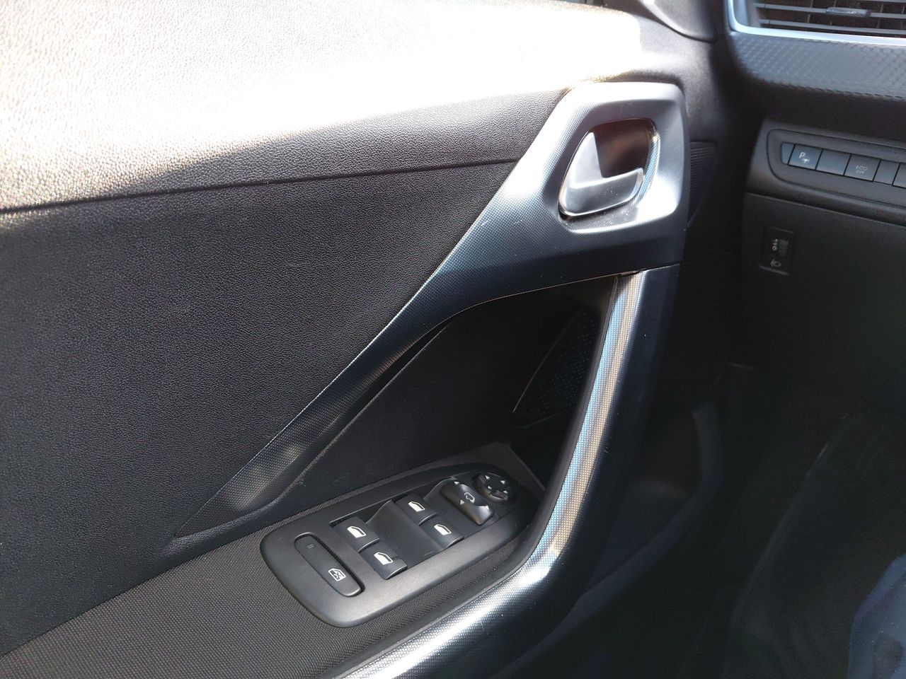 Peugeot 2008 — foto 22 de 32
