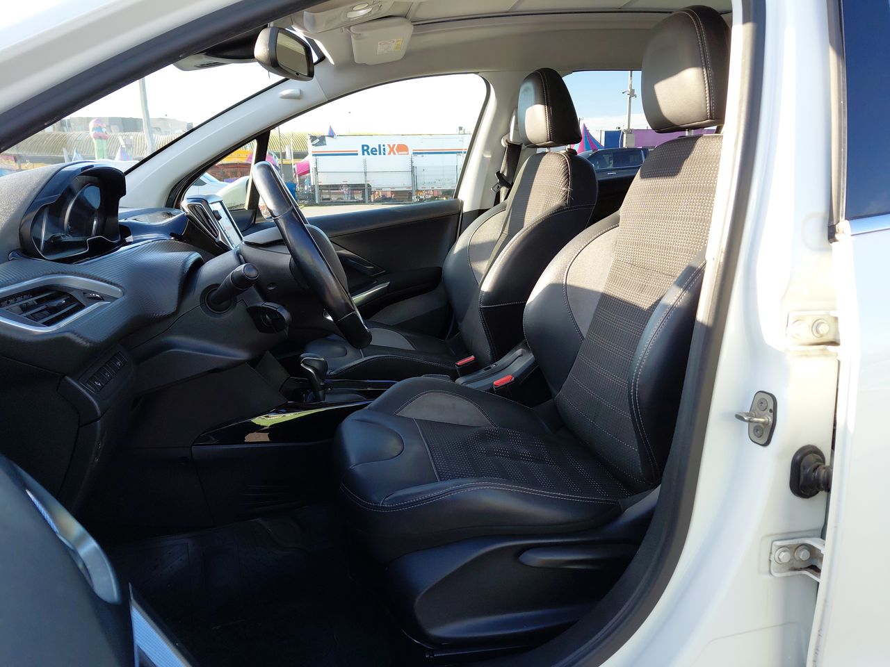 Peugeot 2008 — foto 23 de 32