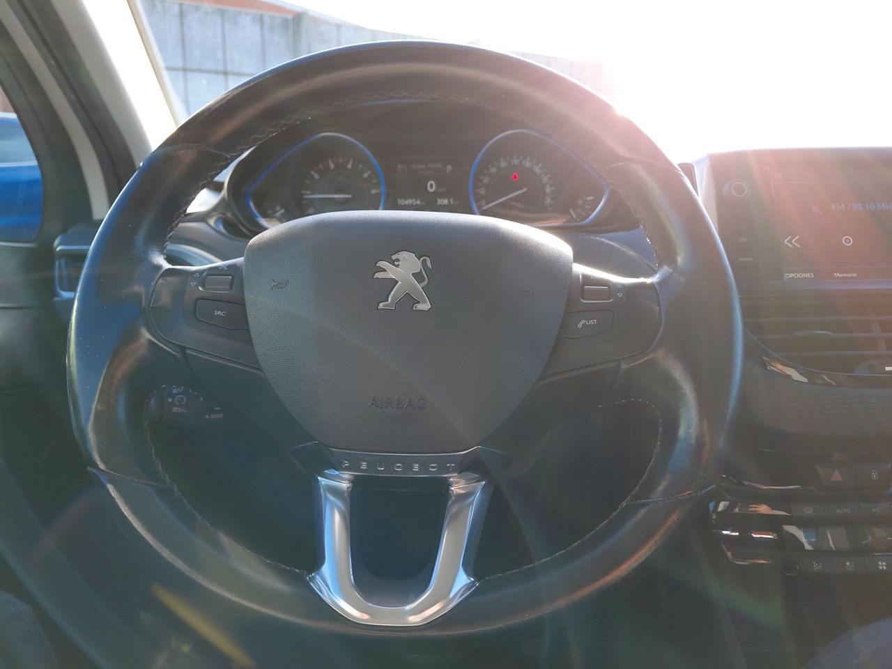 Peugeot 2008 — foto 24 de 32