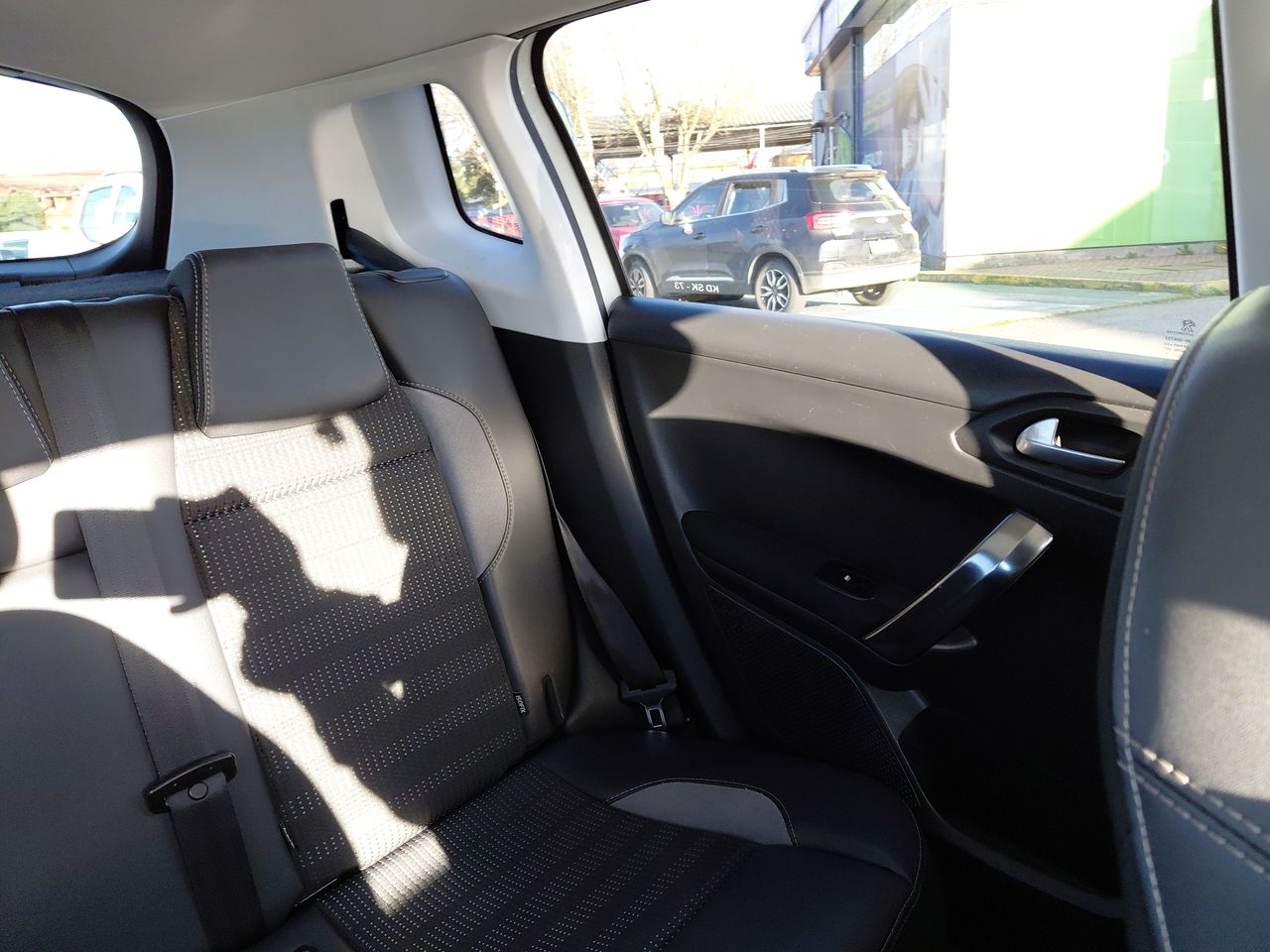 Peugeot 2008 — foto 14 de 32