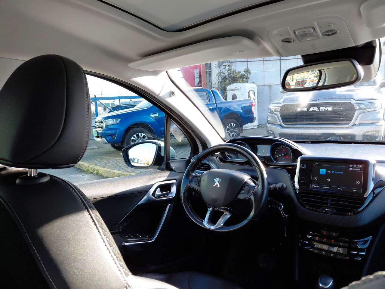 Peugeot 2008 — foto 15 de 32