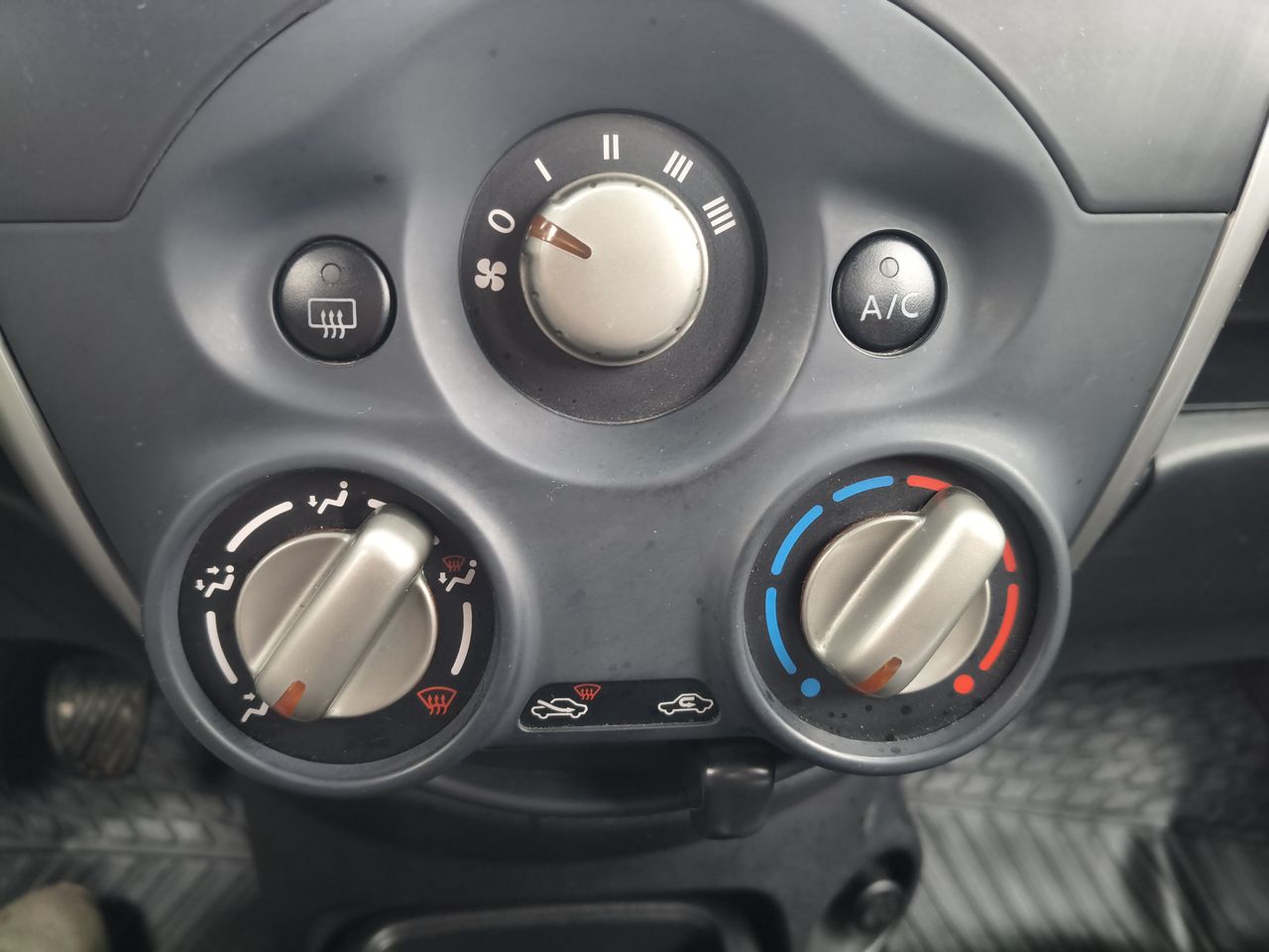 NISSAN - 25