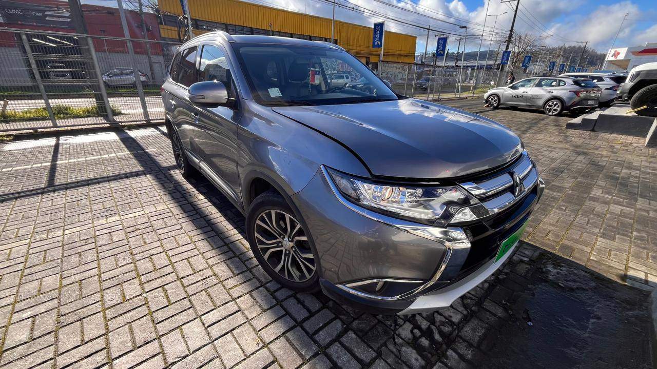 Mitsubishi Outlander — foto 2 de 7