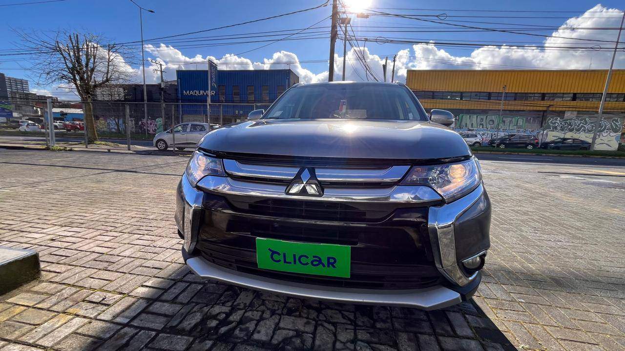 Mitsubishi Outlander — foto 3 de 7