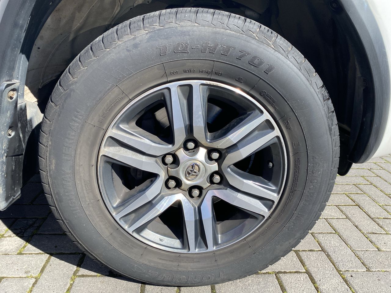 Toyota Fortunner — foto 18 de 36