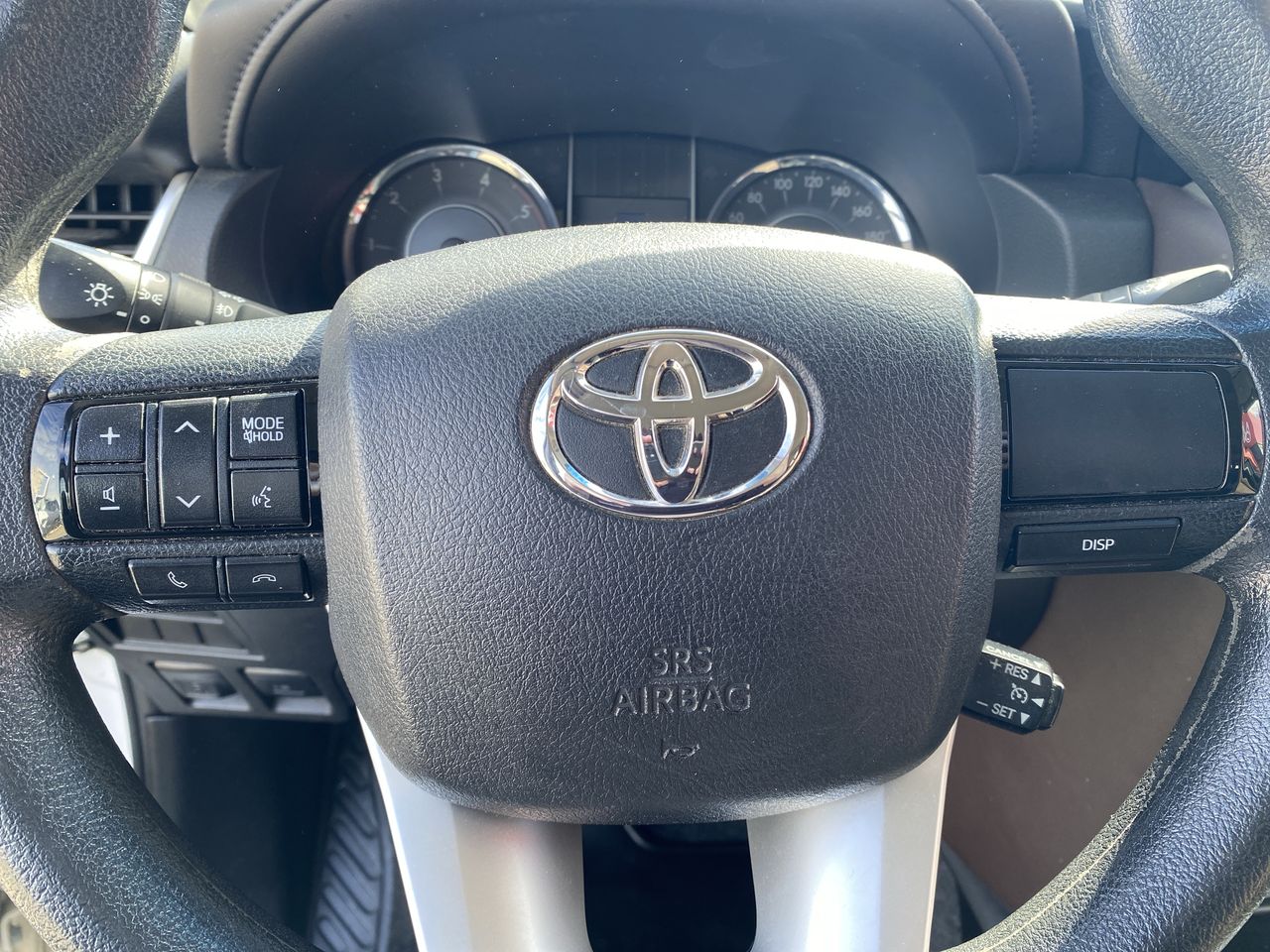 Toyota Fortunner — foto 27 de 36