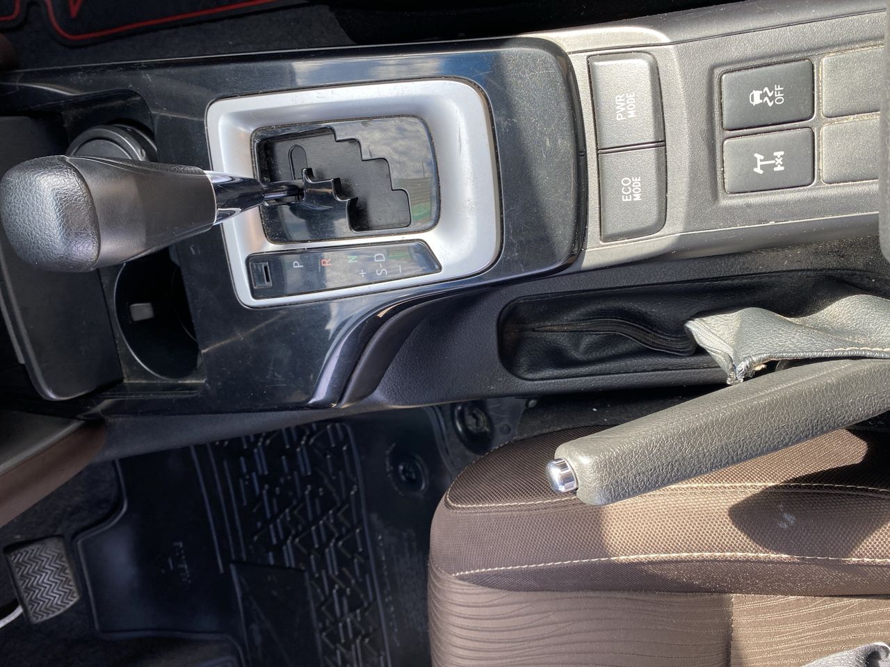 Toyota Fortunner — foto 32 de 36