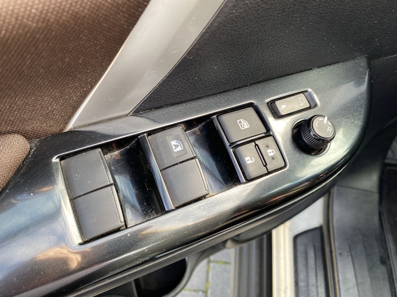 Toyota Fortunner — foto 23 de 36