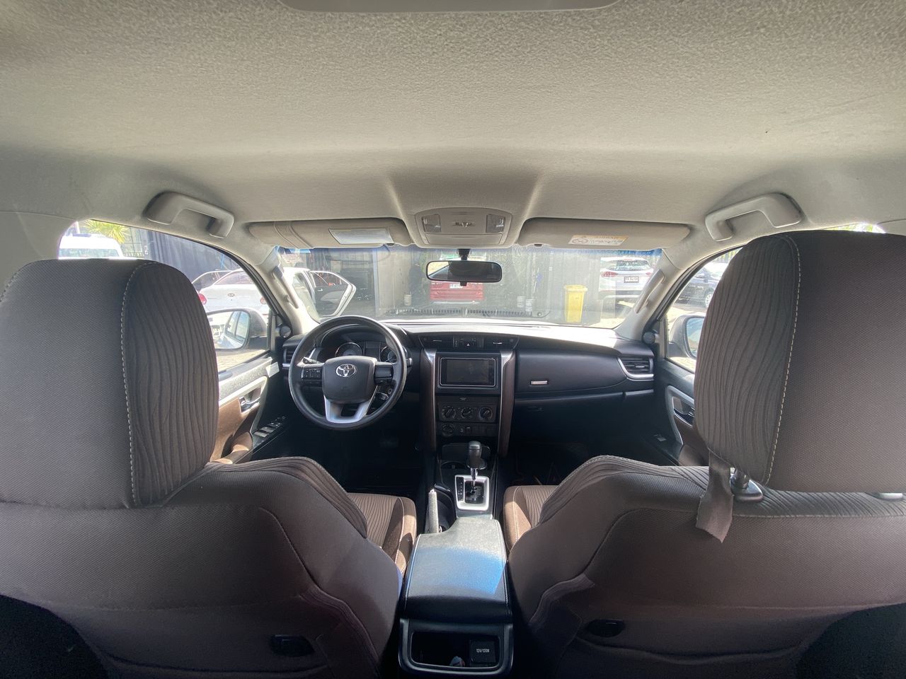 Toyota Fortunner — foto 10 de 36