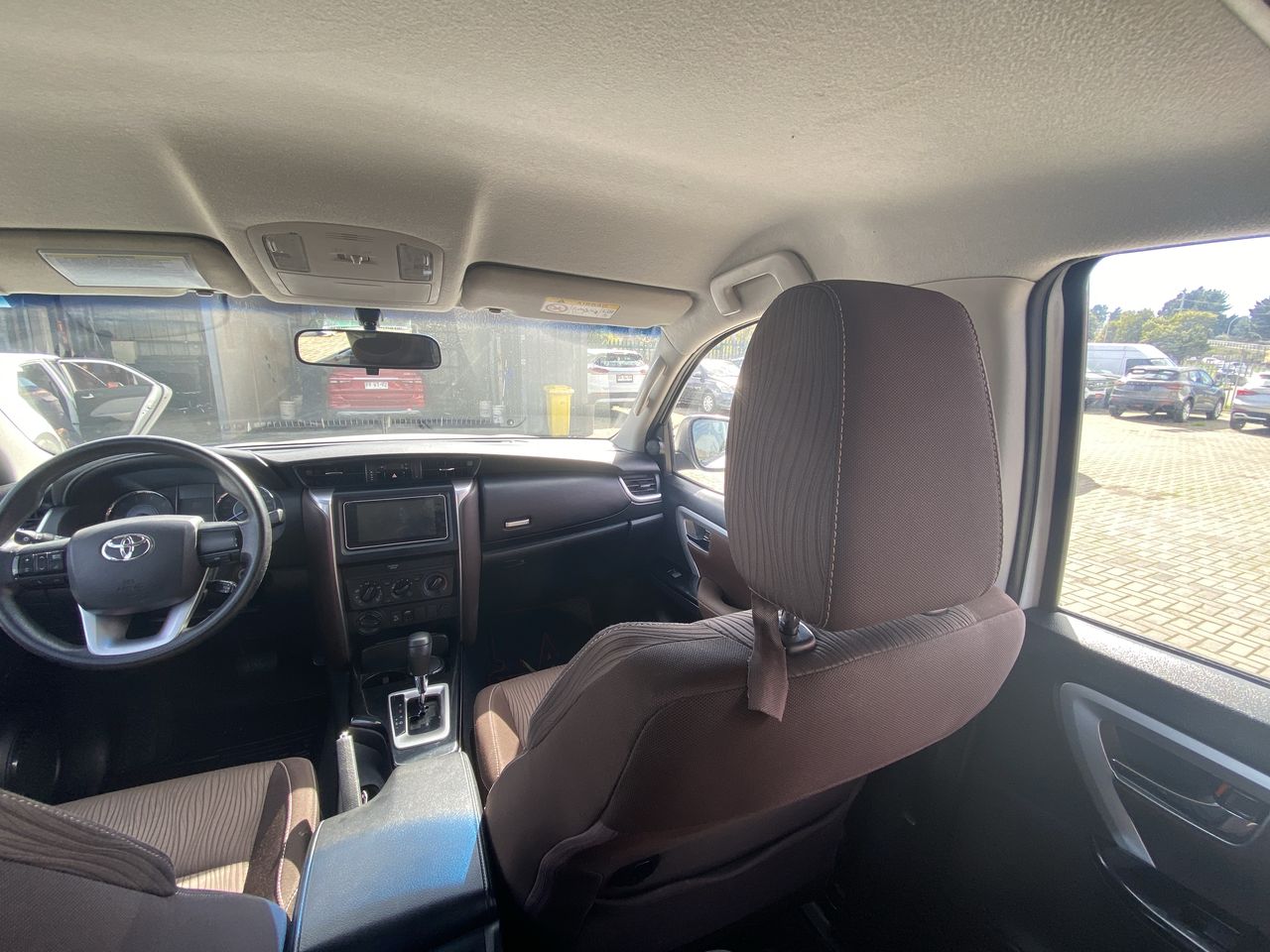 Toyota Fortunner — foto 11 de 36