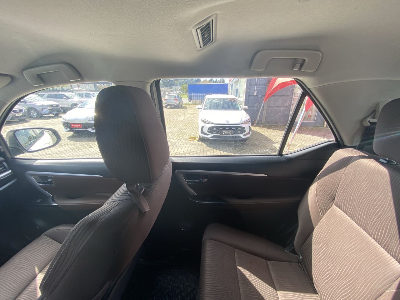 Toyota Fortunner — foto 12 de 36