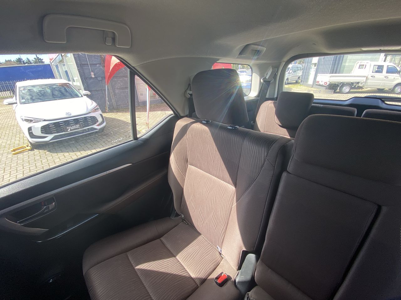 Toyota Fortunner — foto 13 de 36