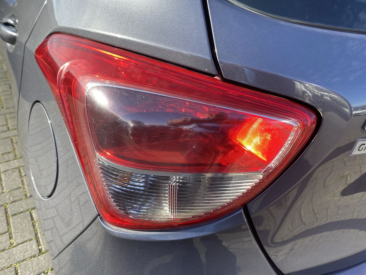 HYUNDAI - 20
