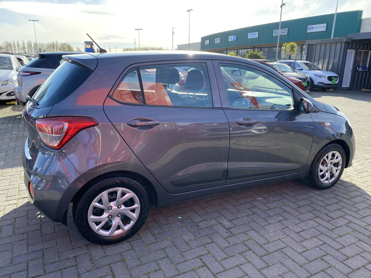 HYUNDAI - 7