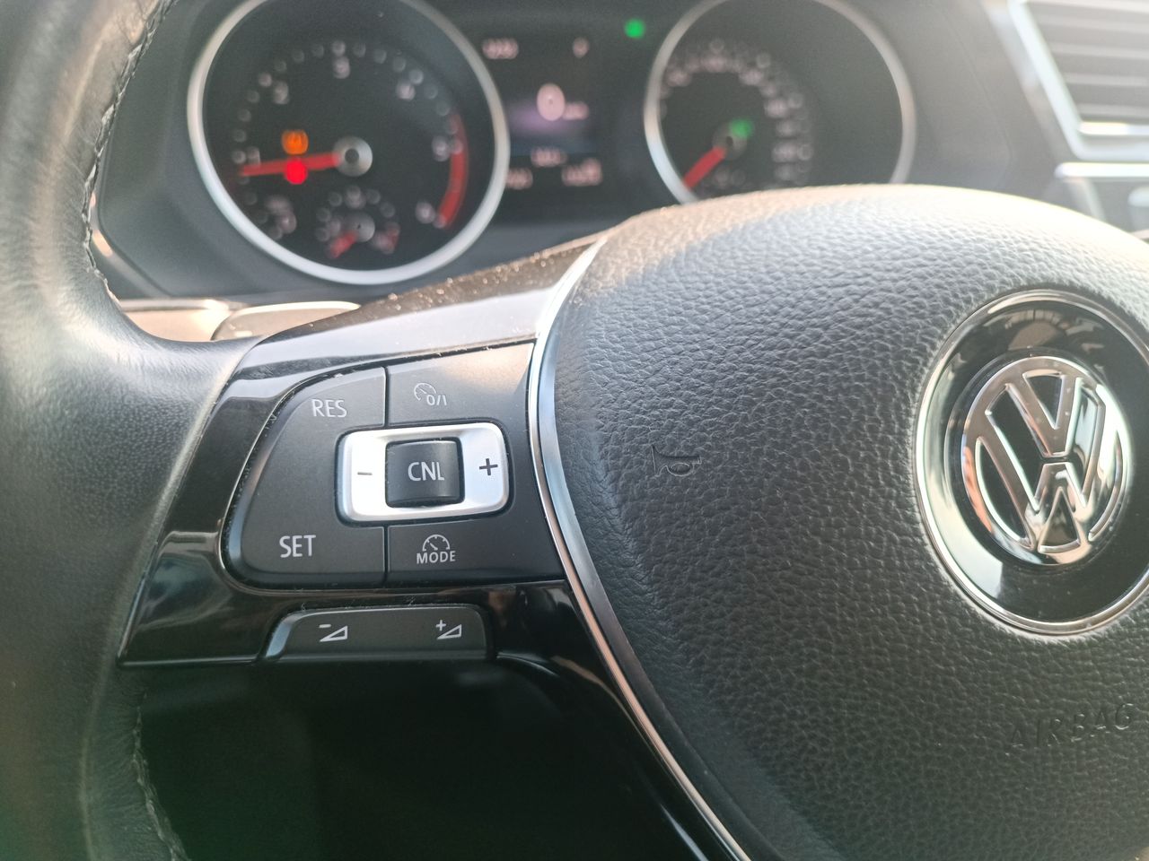 VOLKSWAGEN - 27