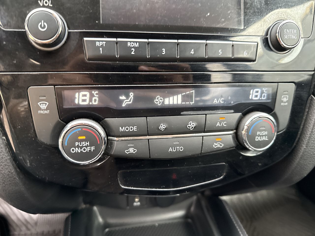 NISSAN - 22