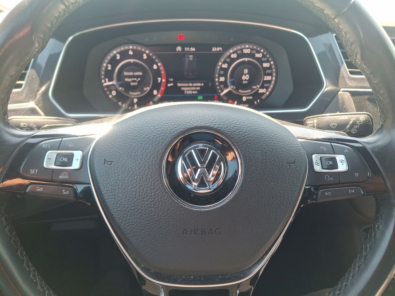 VOLKSWAGEN - 24
