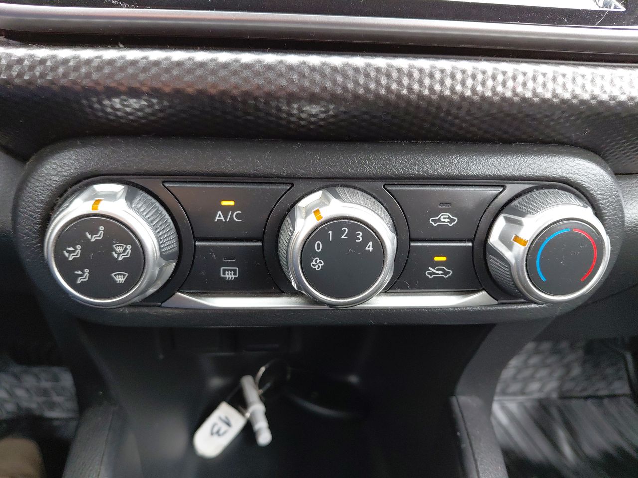 NISSAN - 26