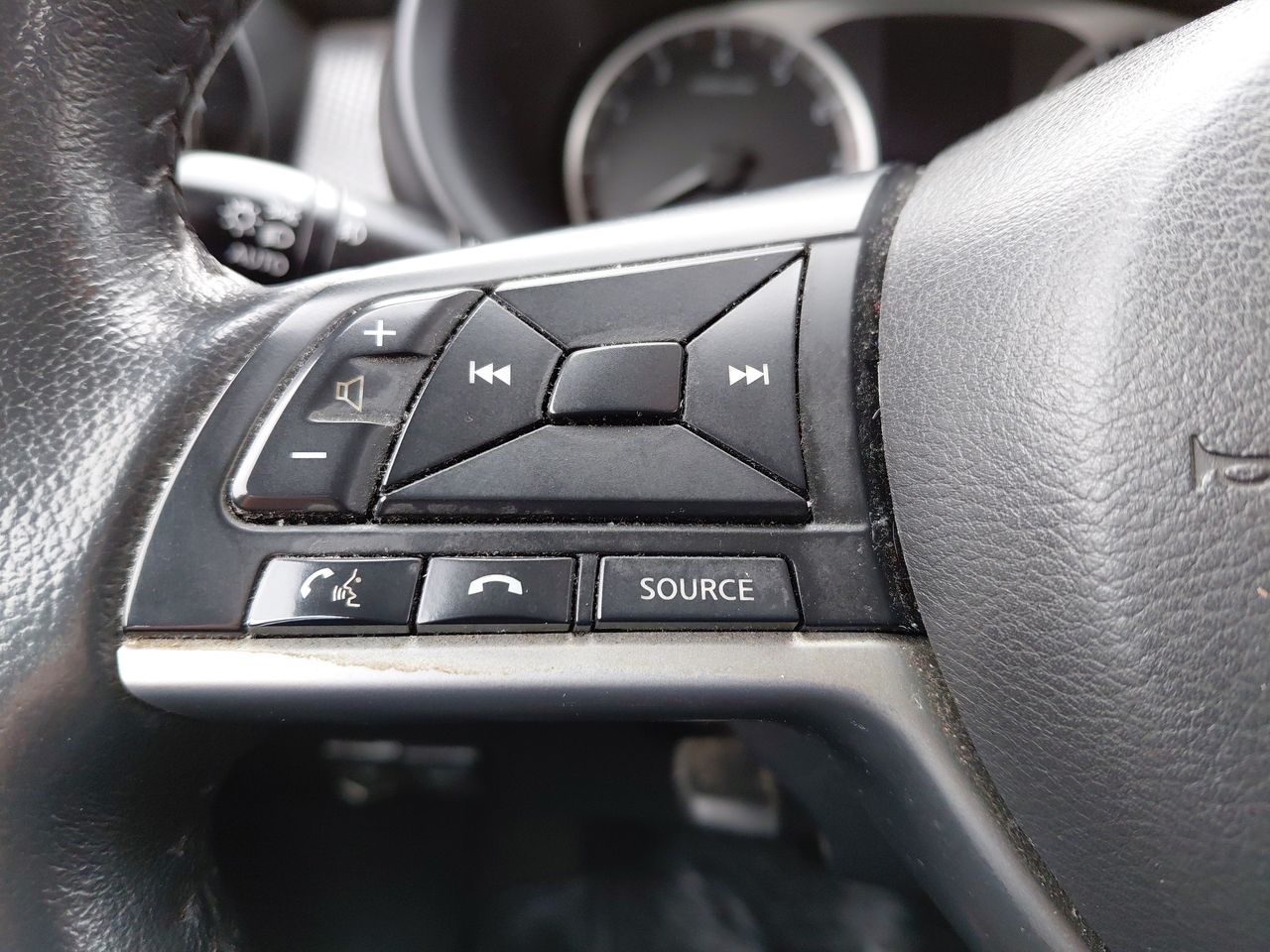NISSAN - 23