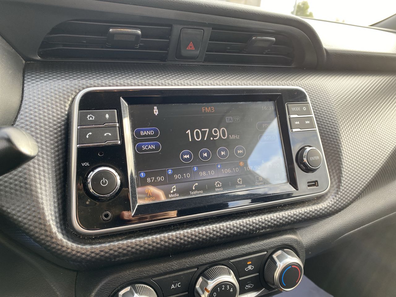 Nissan Kicks — foto 21 de 26