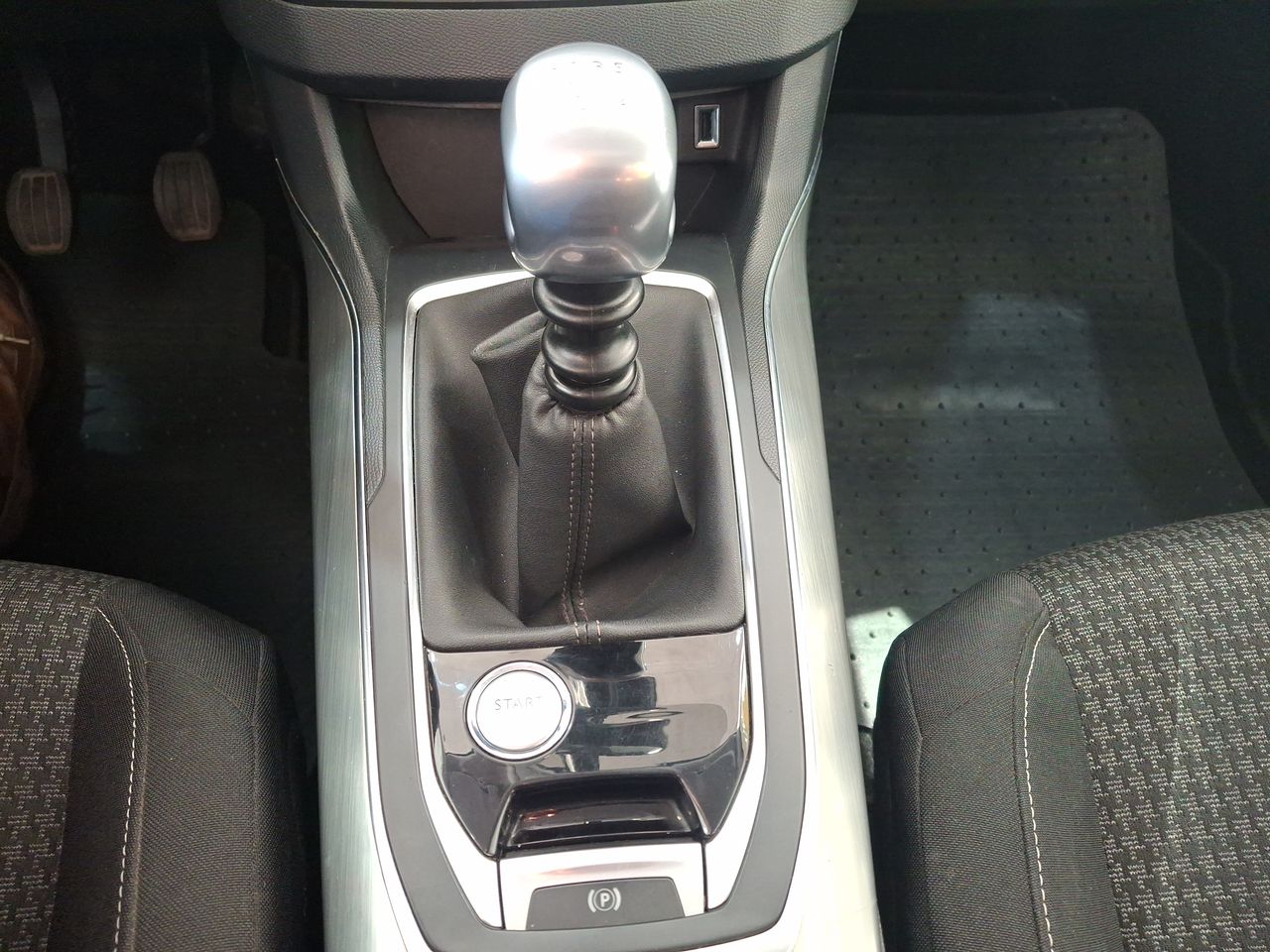 PEUGEOT - 28