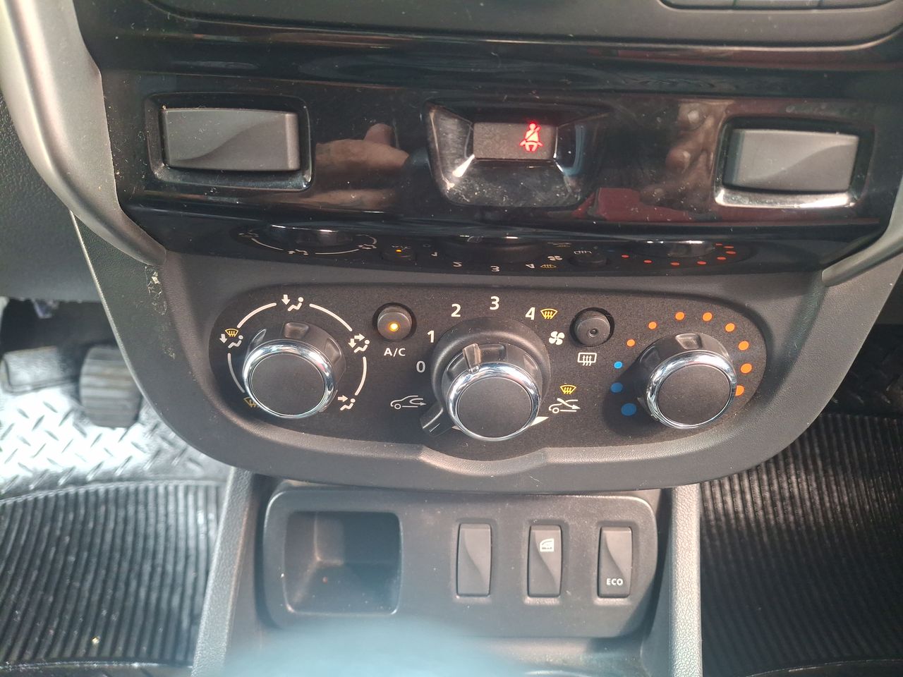RENAULT - 26