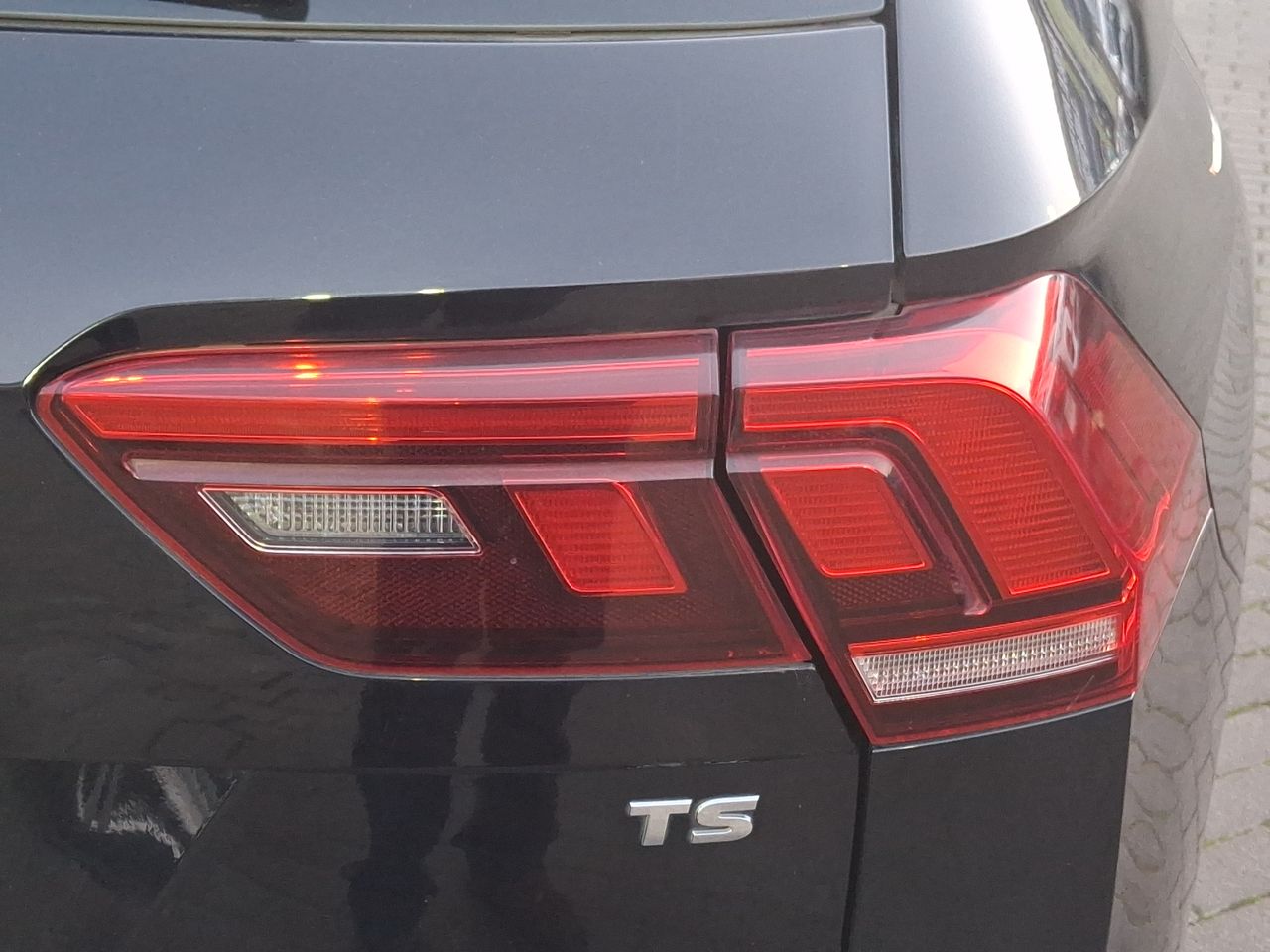 VOLKSWAGEN - 12