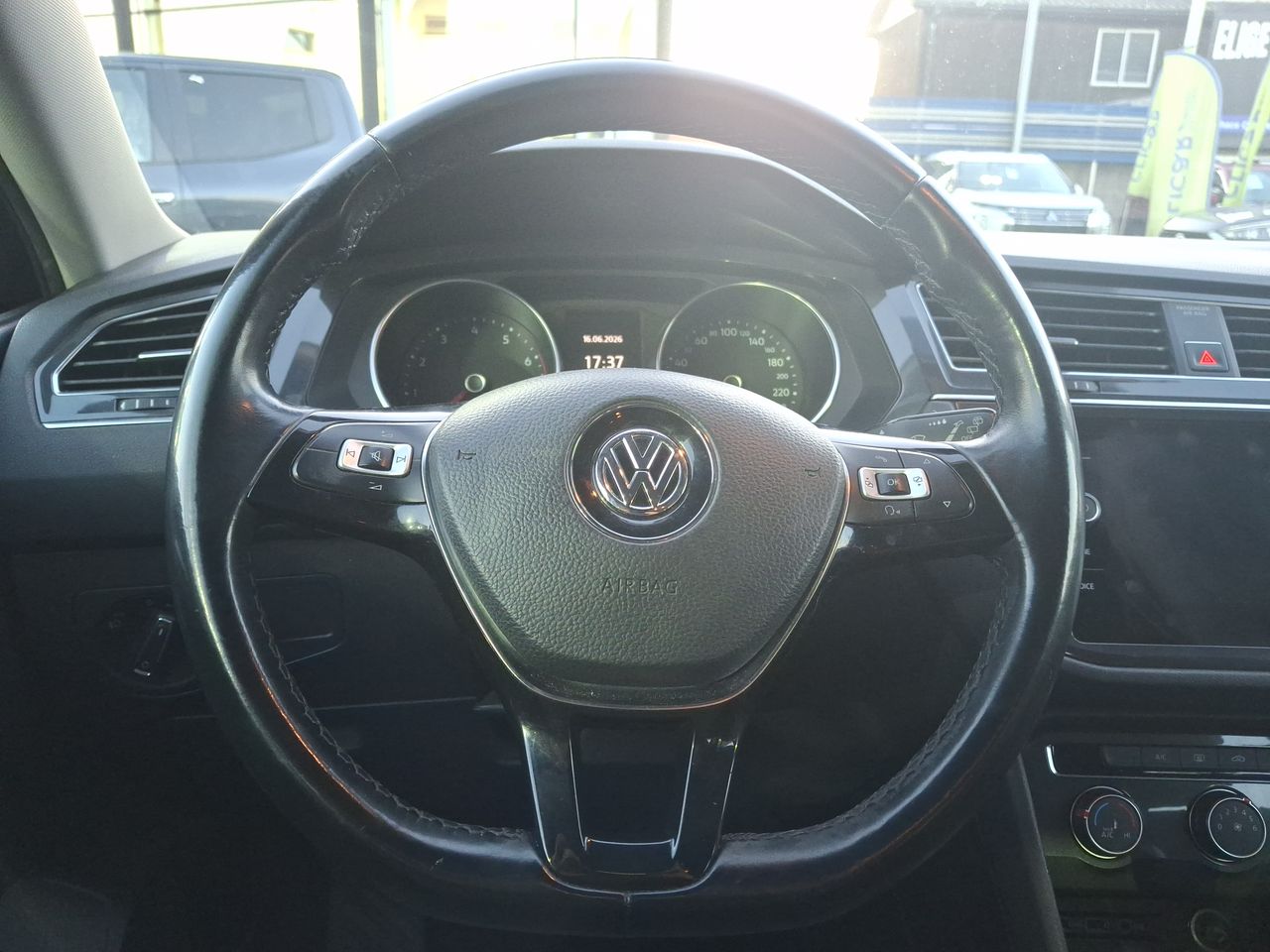 VOLKSWAGEN - 16