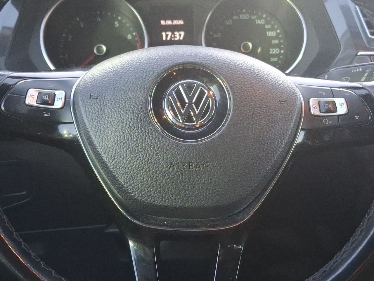 VOLKSWAGEN - 17