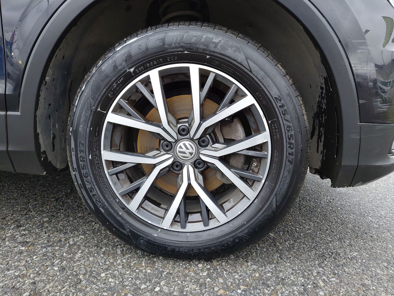 Volkswagen Tiguan — foto 8 de 23