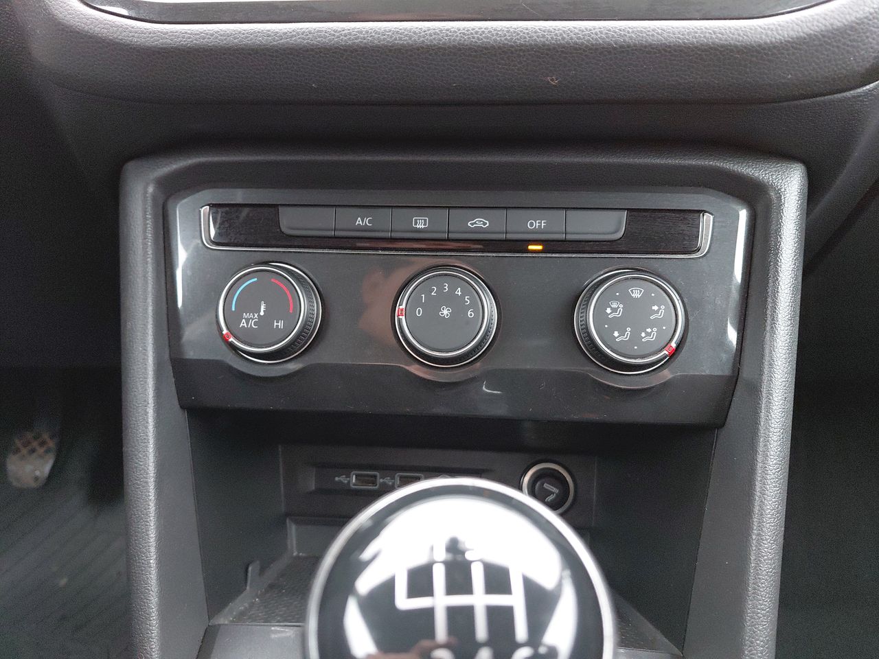 Volkswagen Tiguan — foto 20 de 23