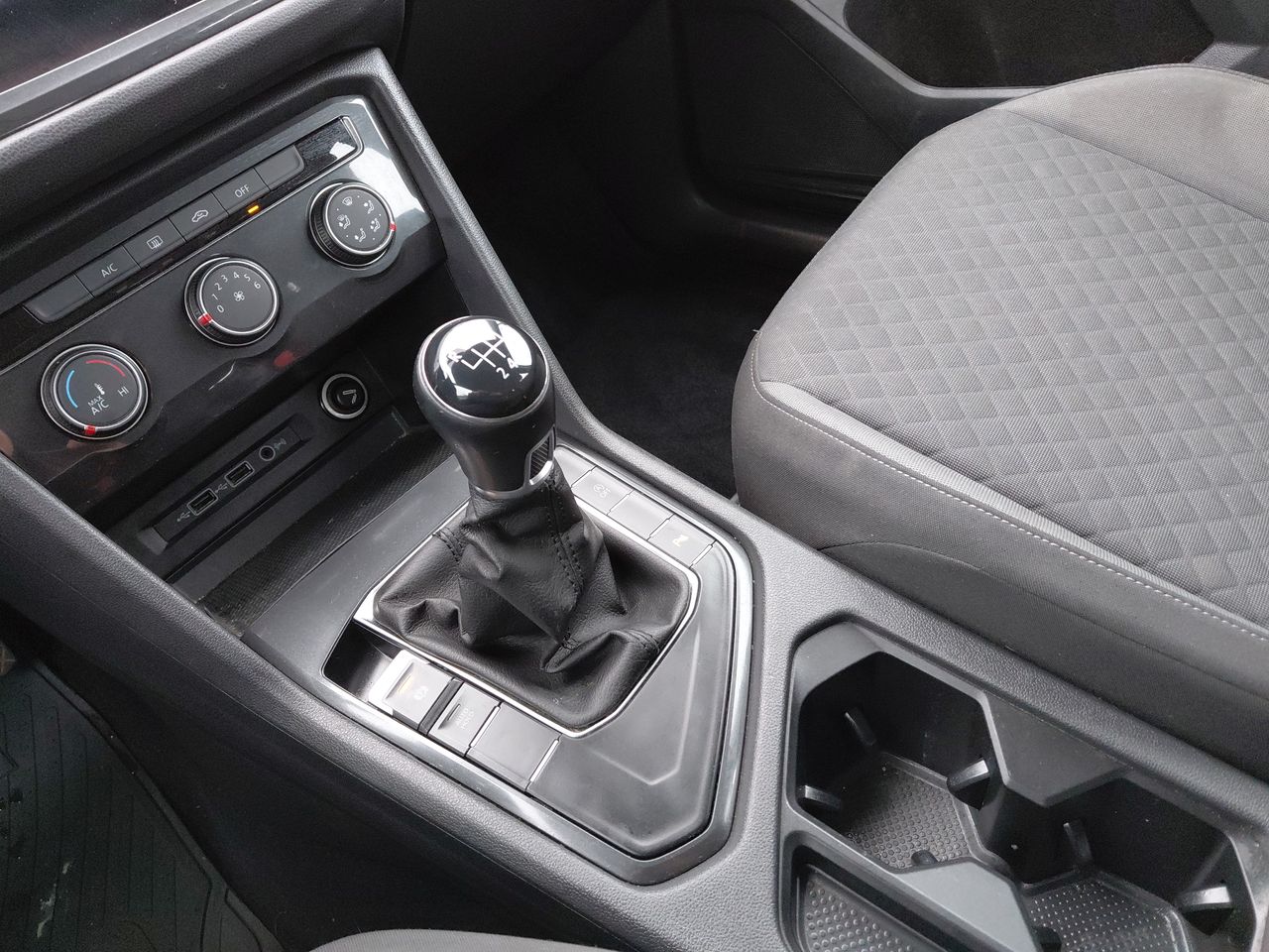 Volkswagen Tiguan — foto 21 de 23