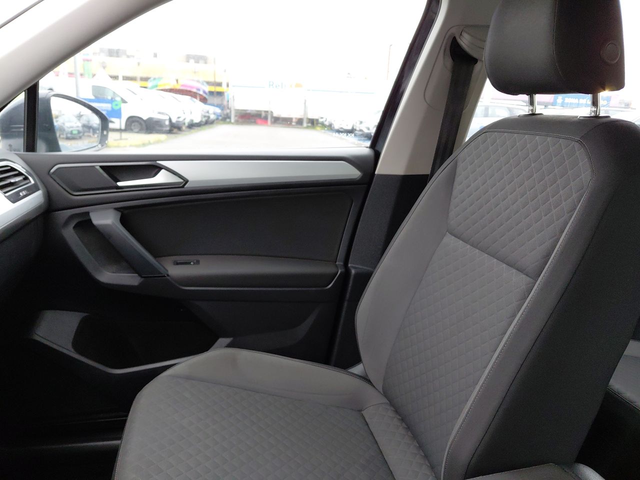 Volkswagen Tiguan — foto 22 de 23