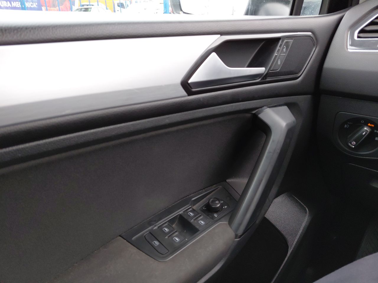 Volkswagen Tiguan — foto 14 de 23