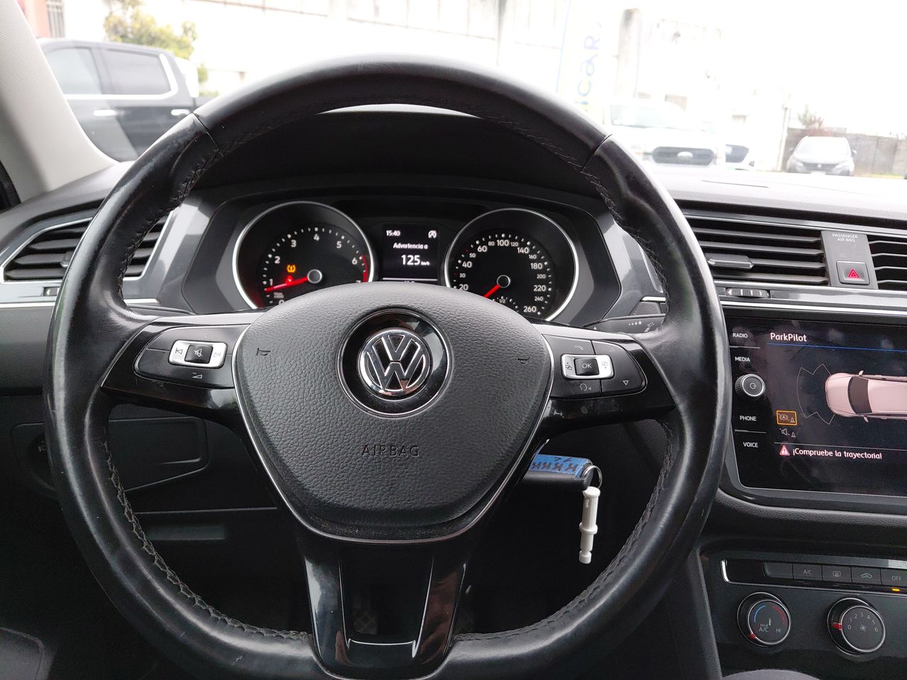 Volkswagen Tiguan — foto 16 de 23