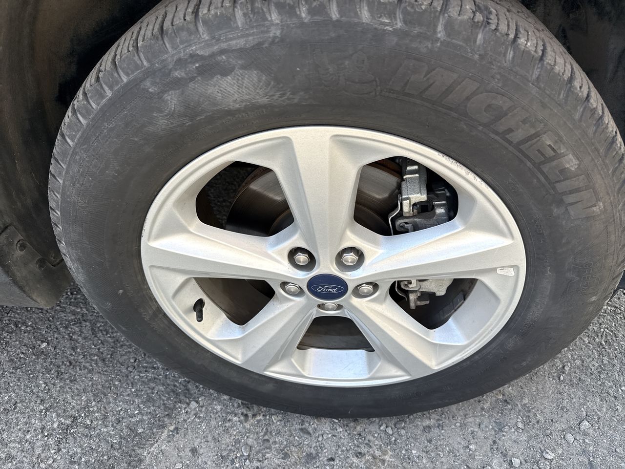 Ford Edge — foto 18 de 34