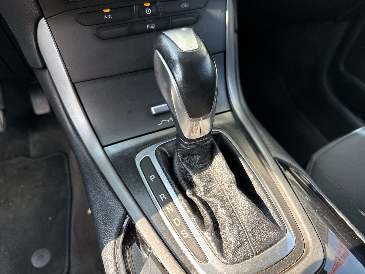 Ford Edge — foto 31 de 34