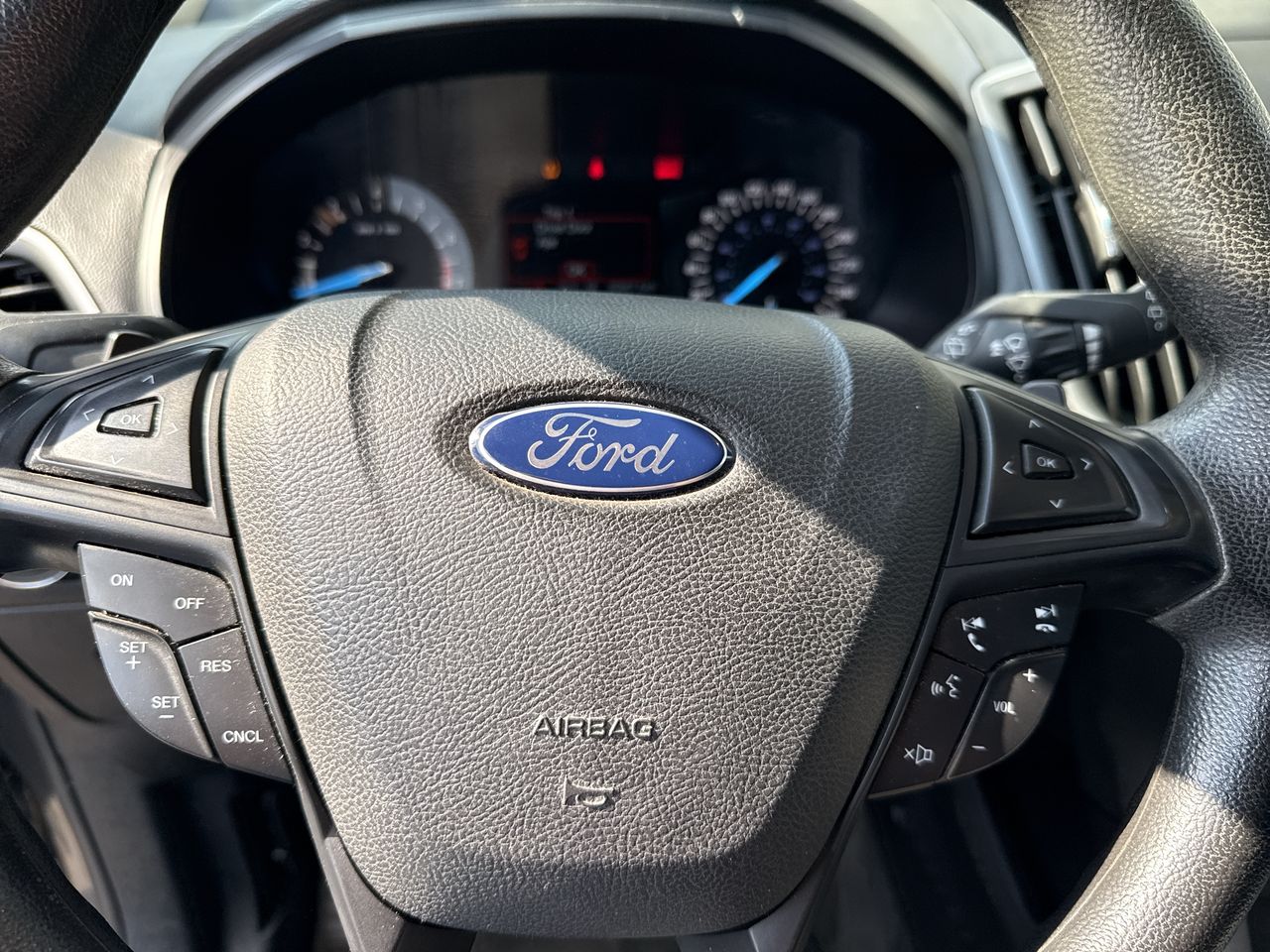 Ford Edge — foto 26 de 34
