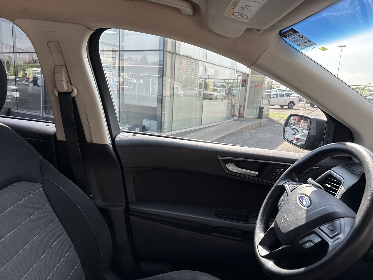 Ford Edge — foto 17 de 34
