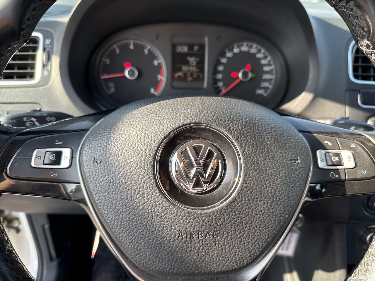 VOLKSWAGEN - 18
