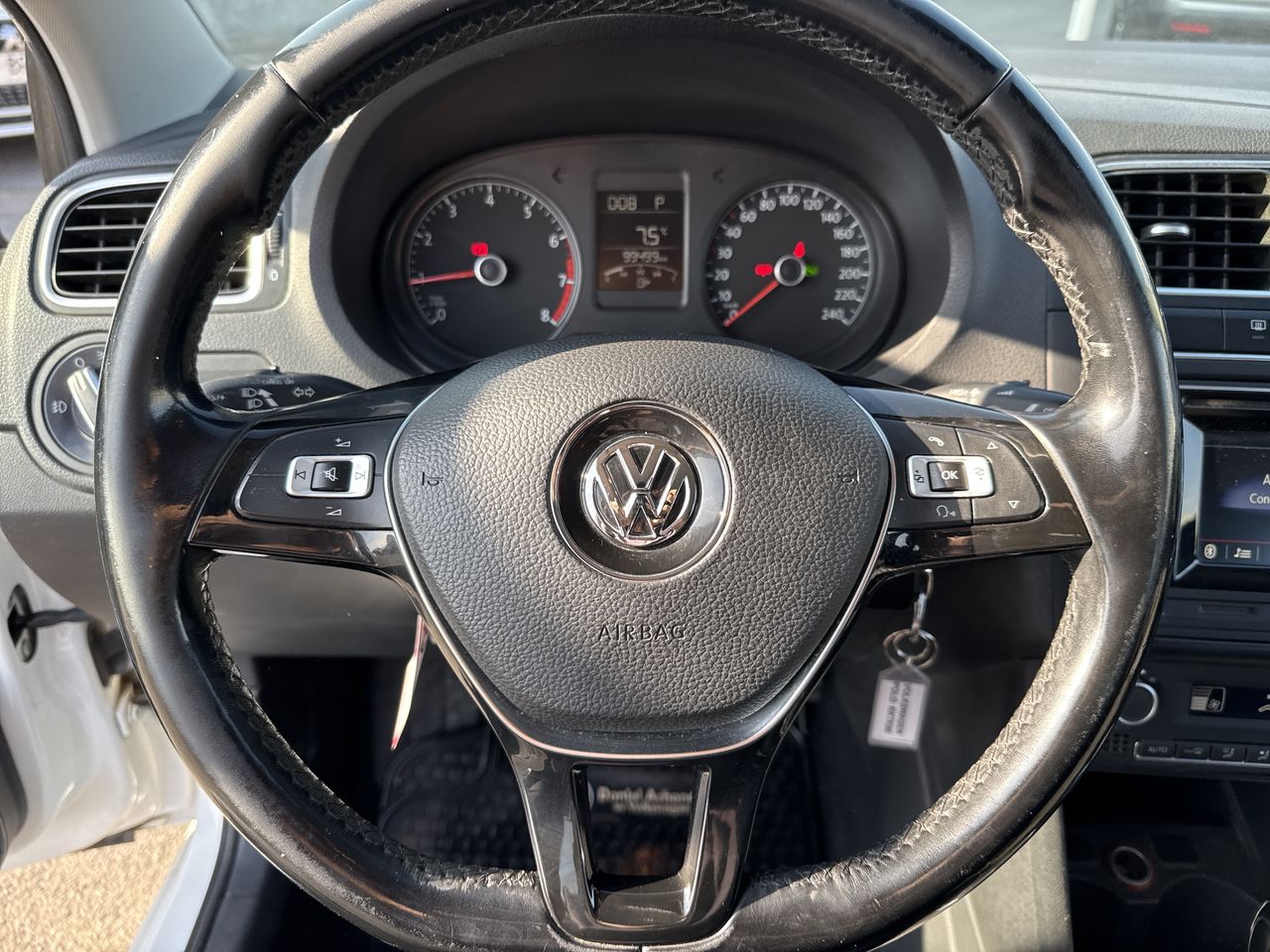 VOLKSWAGEN - 17