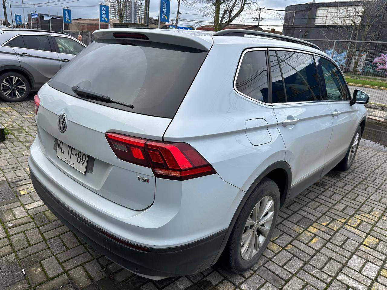 VOLKSWAGEN - 4