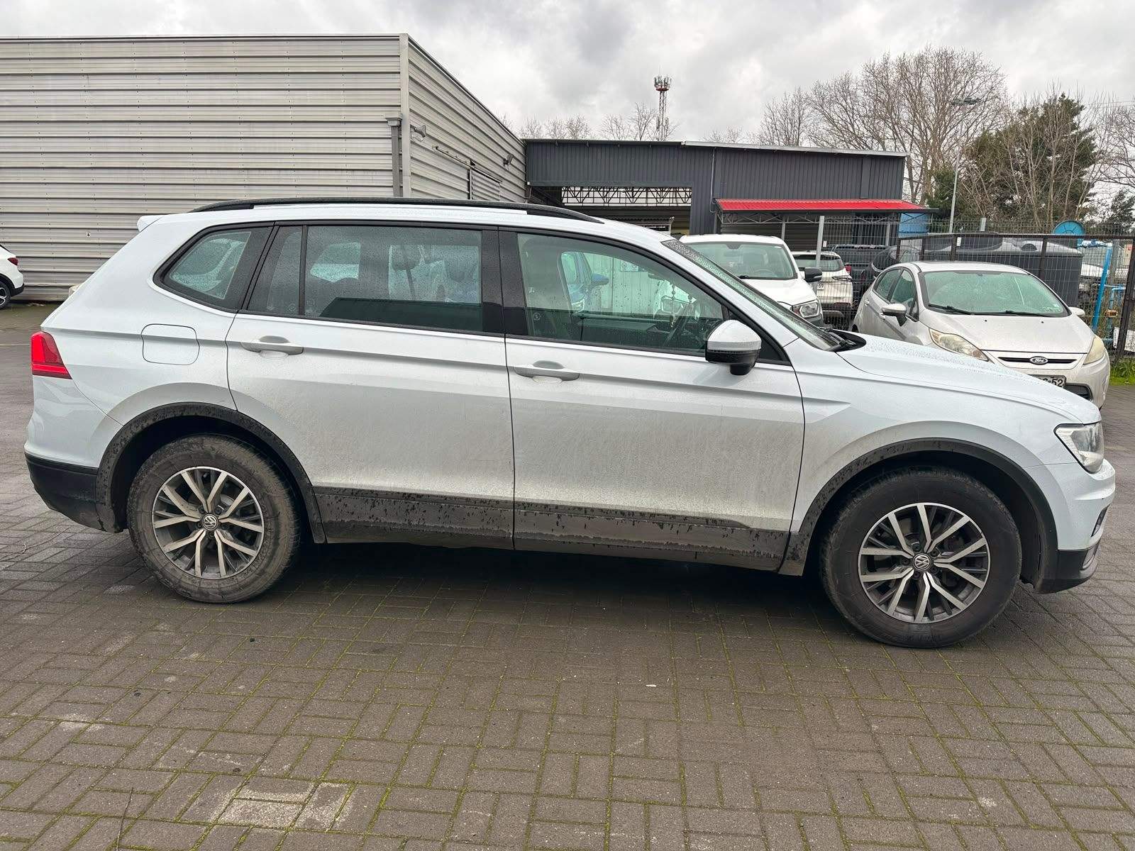 VOLKSWAGEN - 2