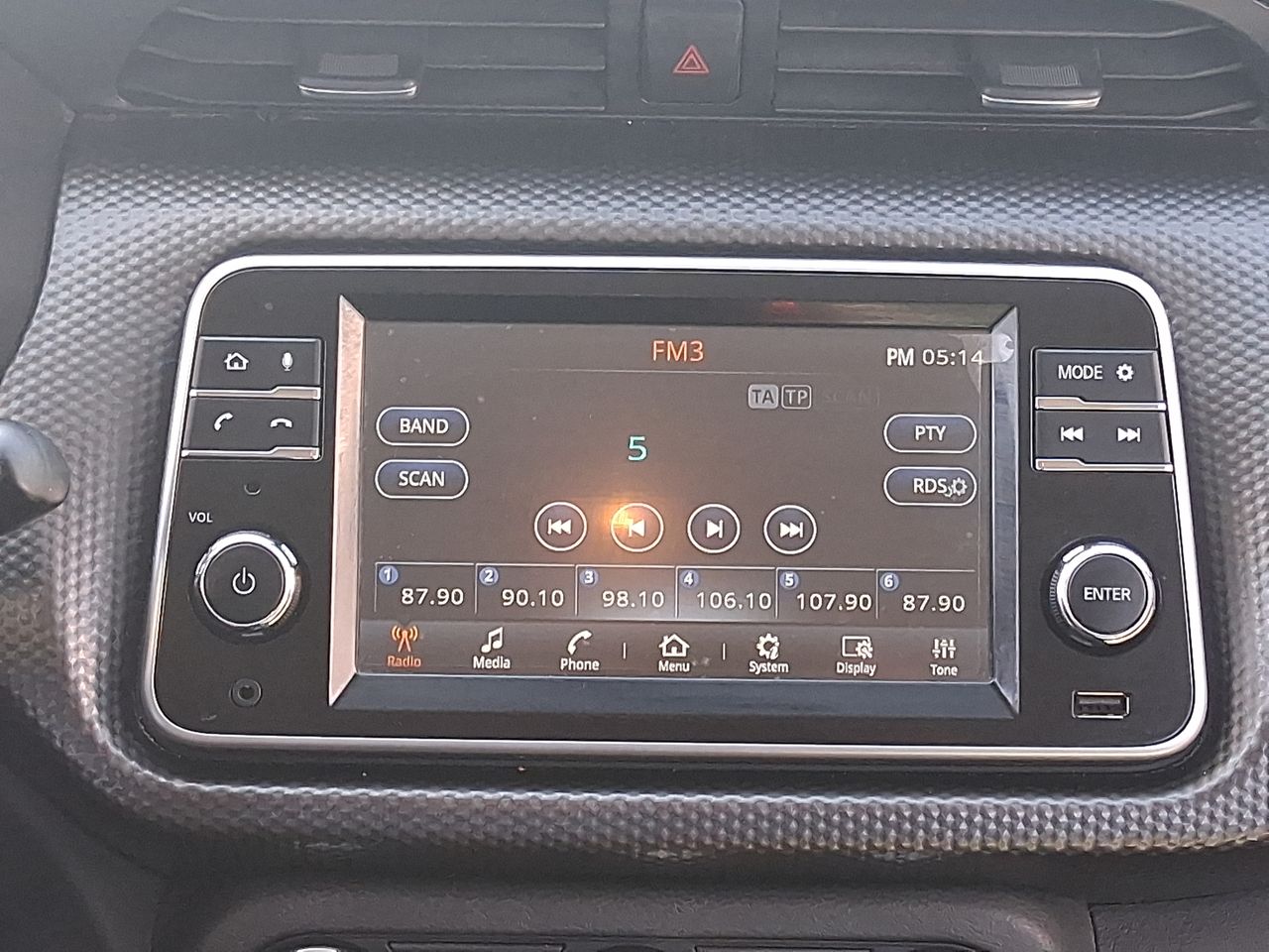 NISSAN - 24